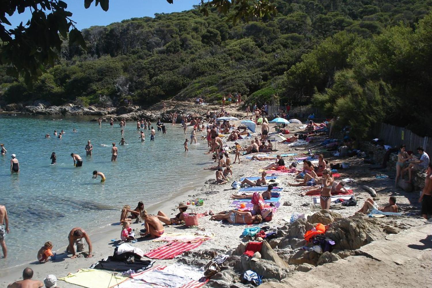 La surfréquentation, qui présente une menace de l’équilibre naturel de la plage, est également abordée dans le cadre d’AMMIRARE.