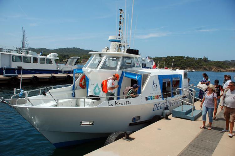 Cap sur Porquerolles - Cap sur Porquerolles depuis le port d'Hyères avec Espace mer