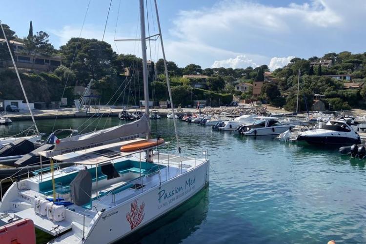 Cap sur le Fort du Pradeau en catamaran_Hyères