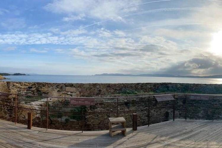 Cap sur le Fort du Pradeau en catamaran_Hyères
