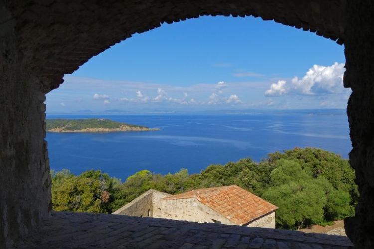 Image - Vue depuis la fenêtre du fort de l'Estissac